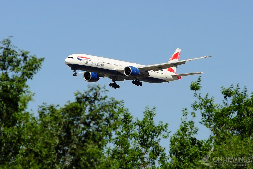 B777 de British Airways en aproximación final