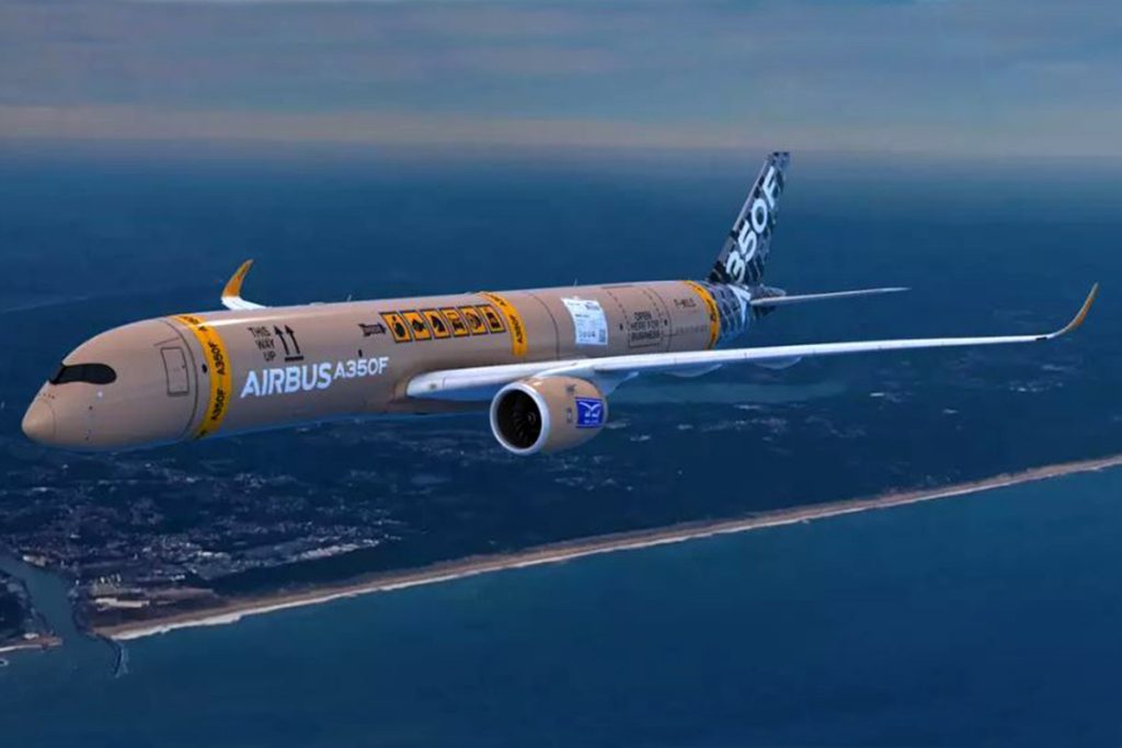 Librea final del primer A350F de Airbus