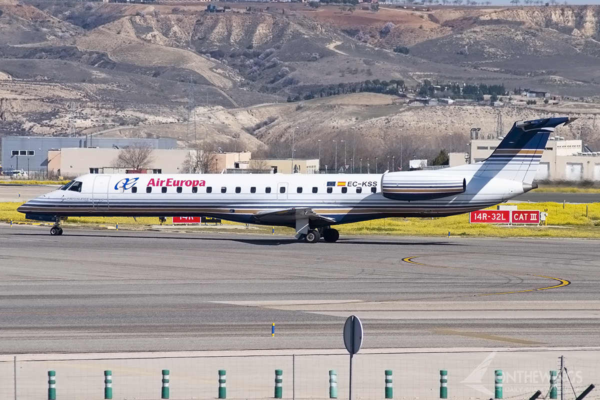 Los títulos de Air Europa estuvieron en el ERJ-145 de Privilege durante el tiempo que el avión operó para la aerolínea.