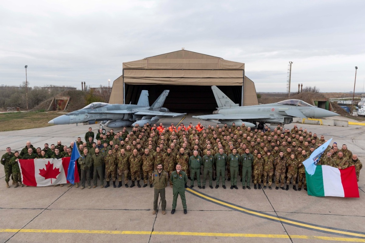 Relevo en misiones de patrulla aérea en Rumanía tras finalizar el periodo de Canadá con los F-18 Hornet, toma el relevo Italia con los Eurofighter Typhoon