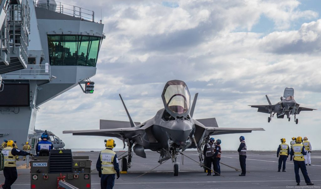 F35B en la cubierta del HMS Queen Elizabeth