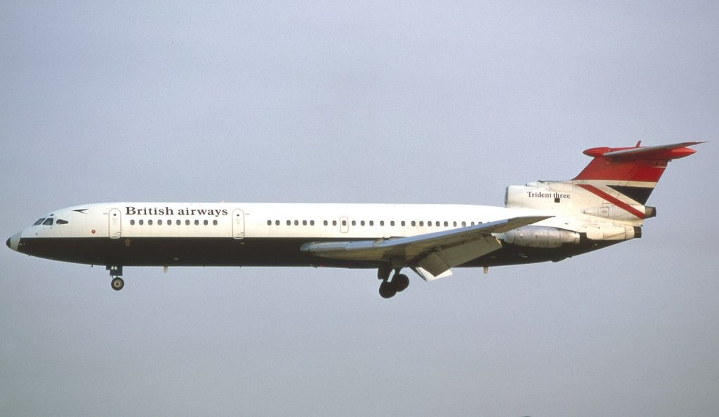 Un avión Trident 3B volando ya bajo los colores de British Airways.