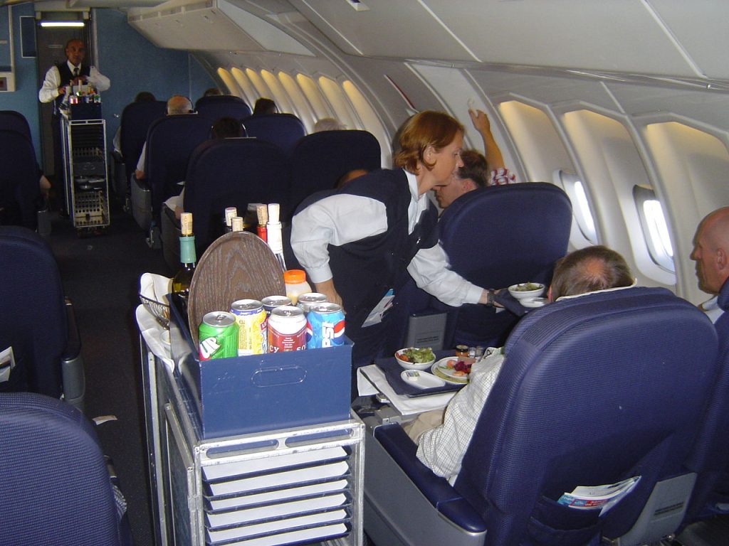 Servicio de catering a bordo de un avión
