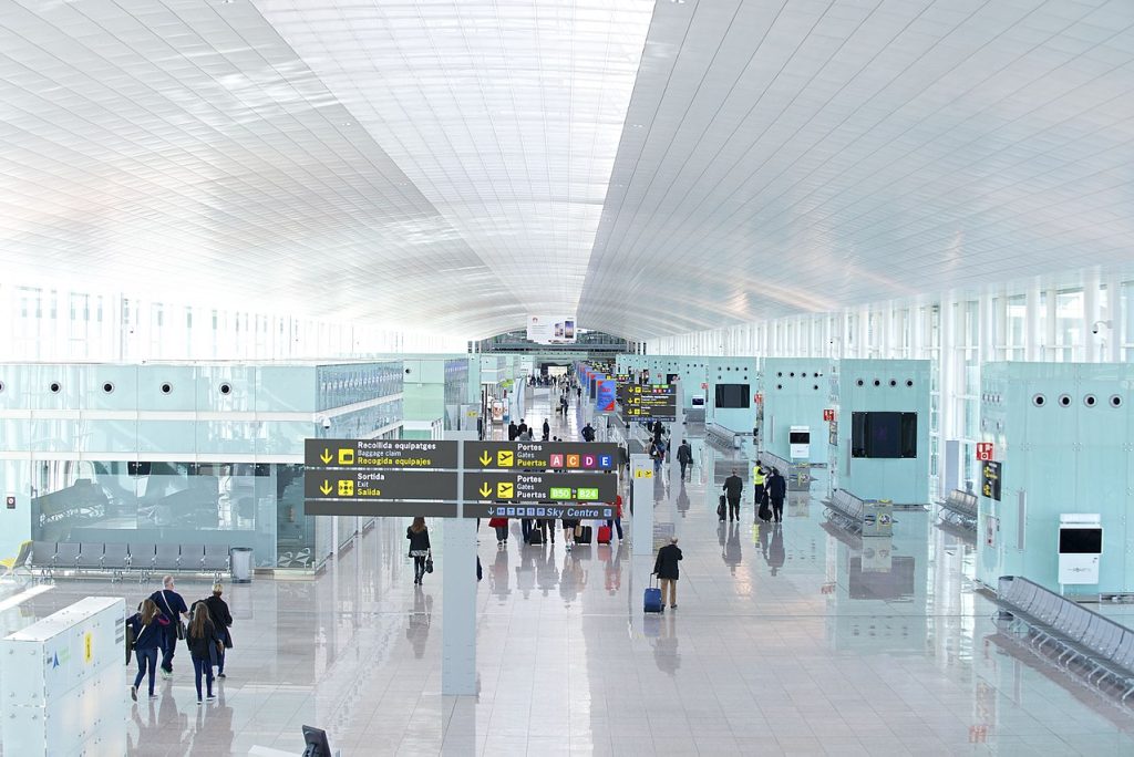 Terminal 1 del aeropuerto de Barcelona - El Prat. Foto: Pop9000