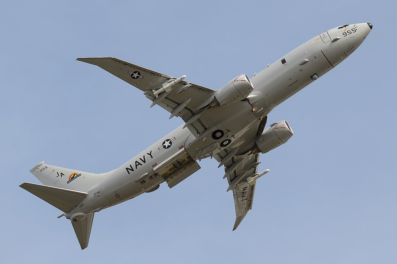 P-8 Poseidon con la bahía de armas abierta.