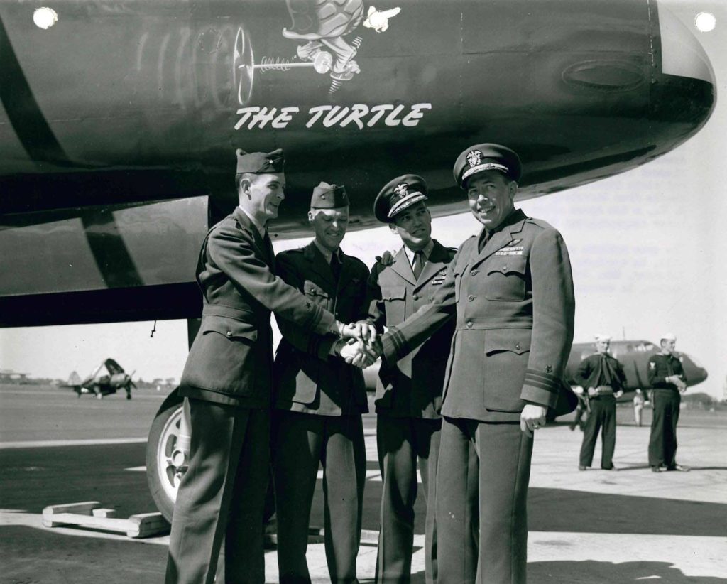 Los 4 pilotos del famoso vuelo poco después de realizarlo.