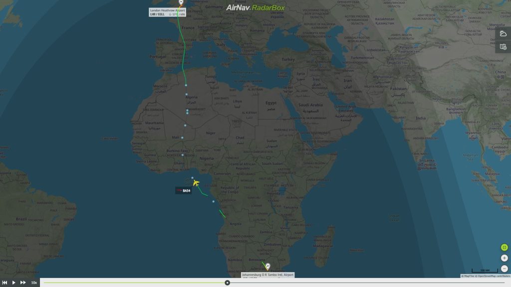 Ruta del vuelo BA54 (BA56 del día anterior) con el desvío para evitar el espacio aéreo de Níger. Foto: RadarBox