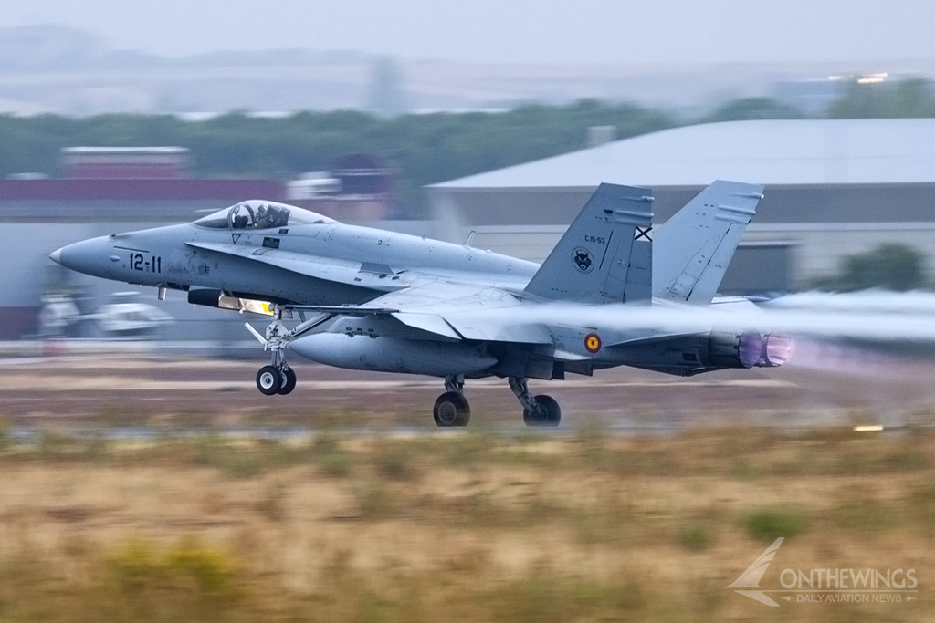 F18 del Ala12 despegando desde el aeropuerto de Torrejón de Ardoz