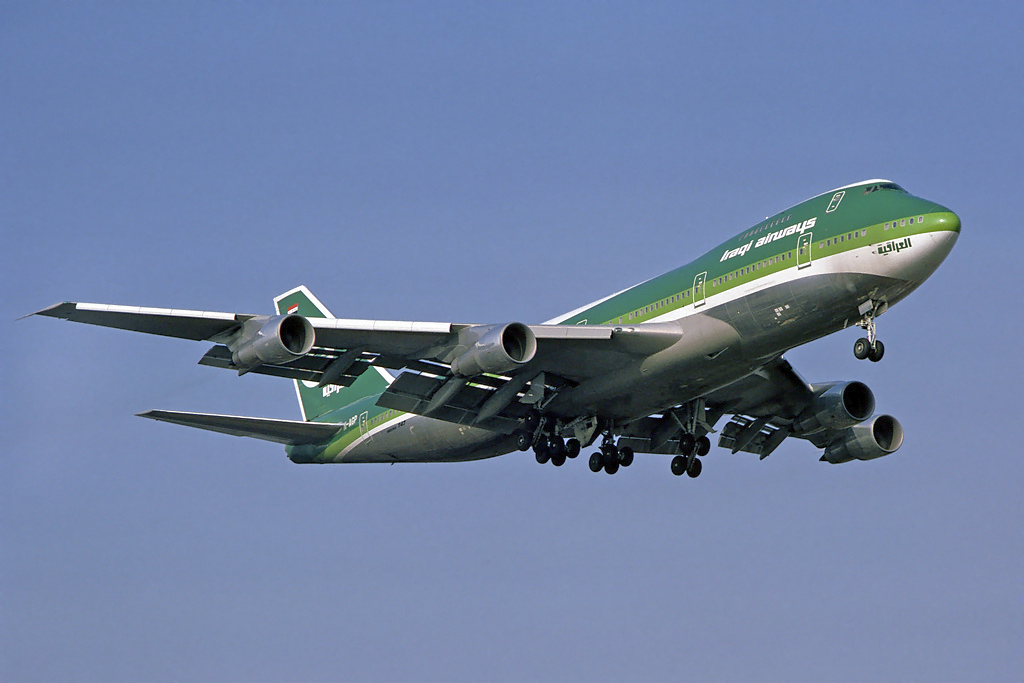 Boeing B747-200C con matrícula YI-AGP en el aeropuerto de Londres Heathrow.