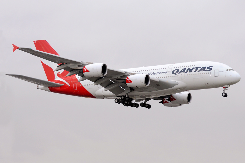 Airbus A380 de Qantas aterrizando en Londres.