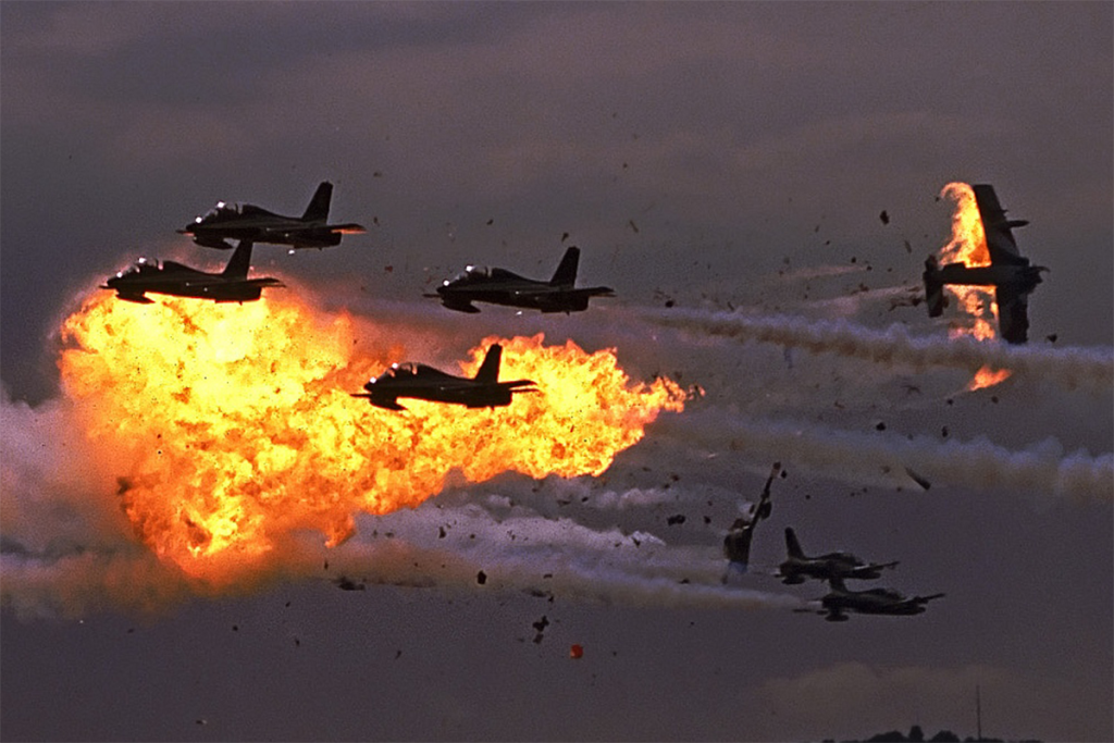 Momento del impacto de los aviones de los Frecce Tricolori en la base aérea de Ramstein.