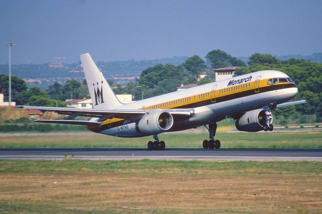 El 757 más antiguo del mundo con su primera librea y matrícula al poco de ser entregado.