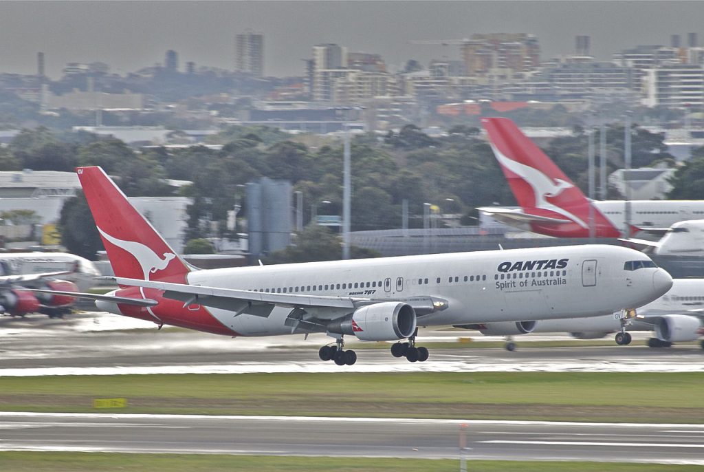 El 767 VH-OGV cuando volaba para Qantas.