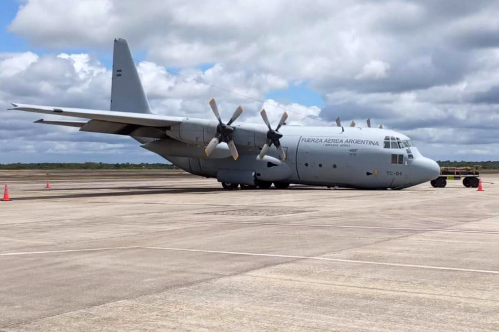 El Lockheed C-130 argentino en la plataforma del aeropuerto de Natal, en Brasil.