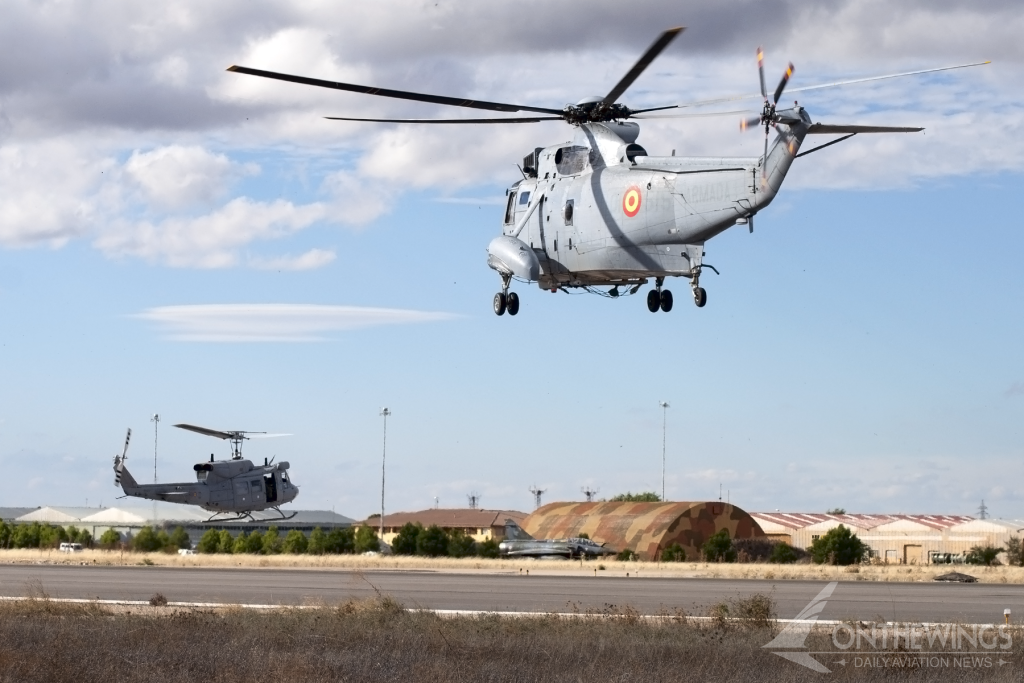 Uno de los SH-3D de la Armada aterrizando en Albacete en 2013 tras realizar una misión SAR dentro del ejercicio TLP