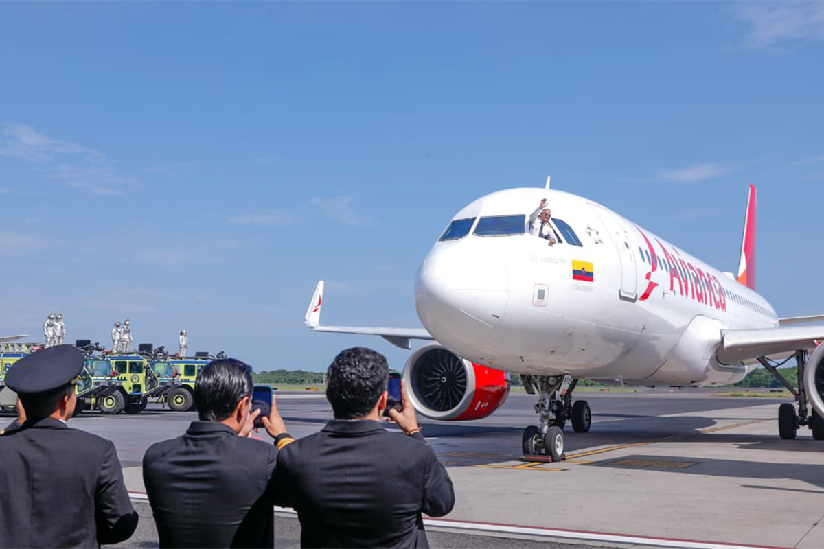 Carlos Dárdano, después de su último aterrizaje en El Salvador.