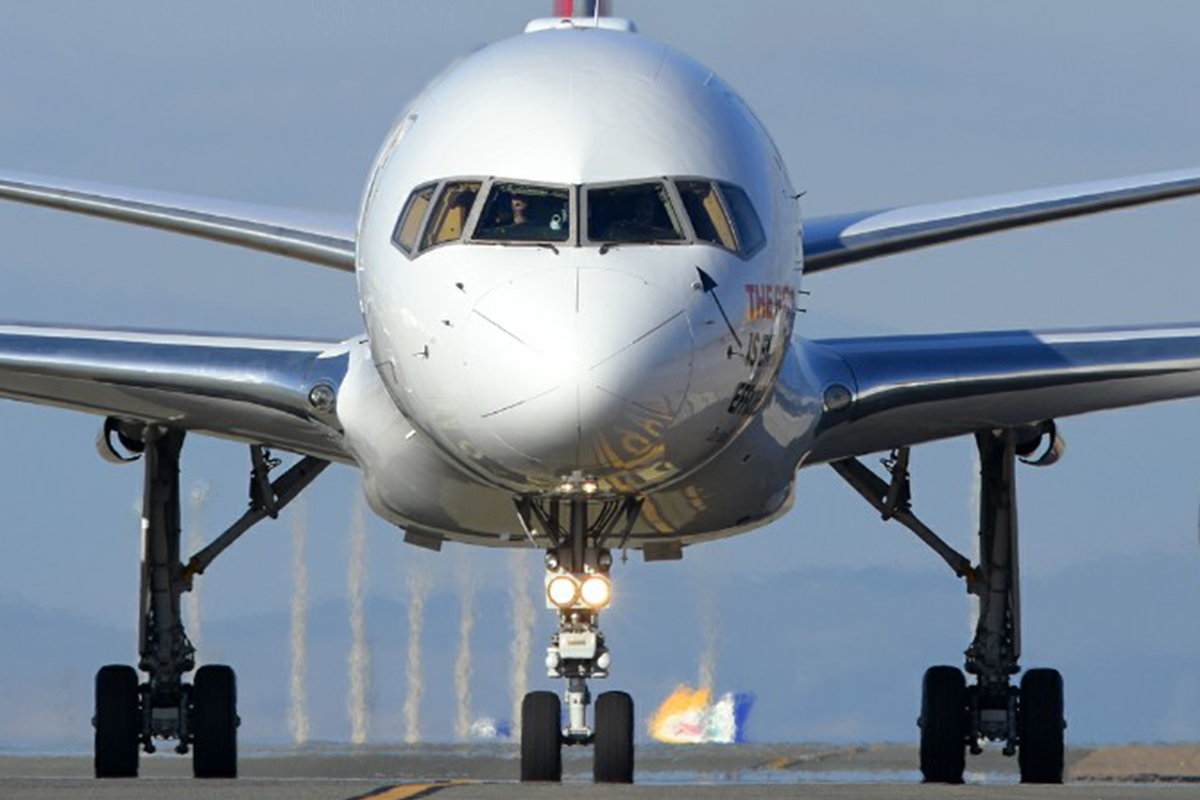 Vista frontal de un Boeing 757