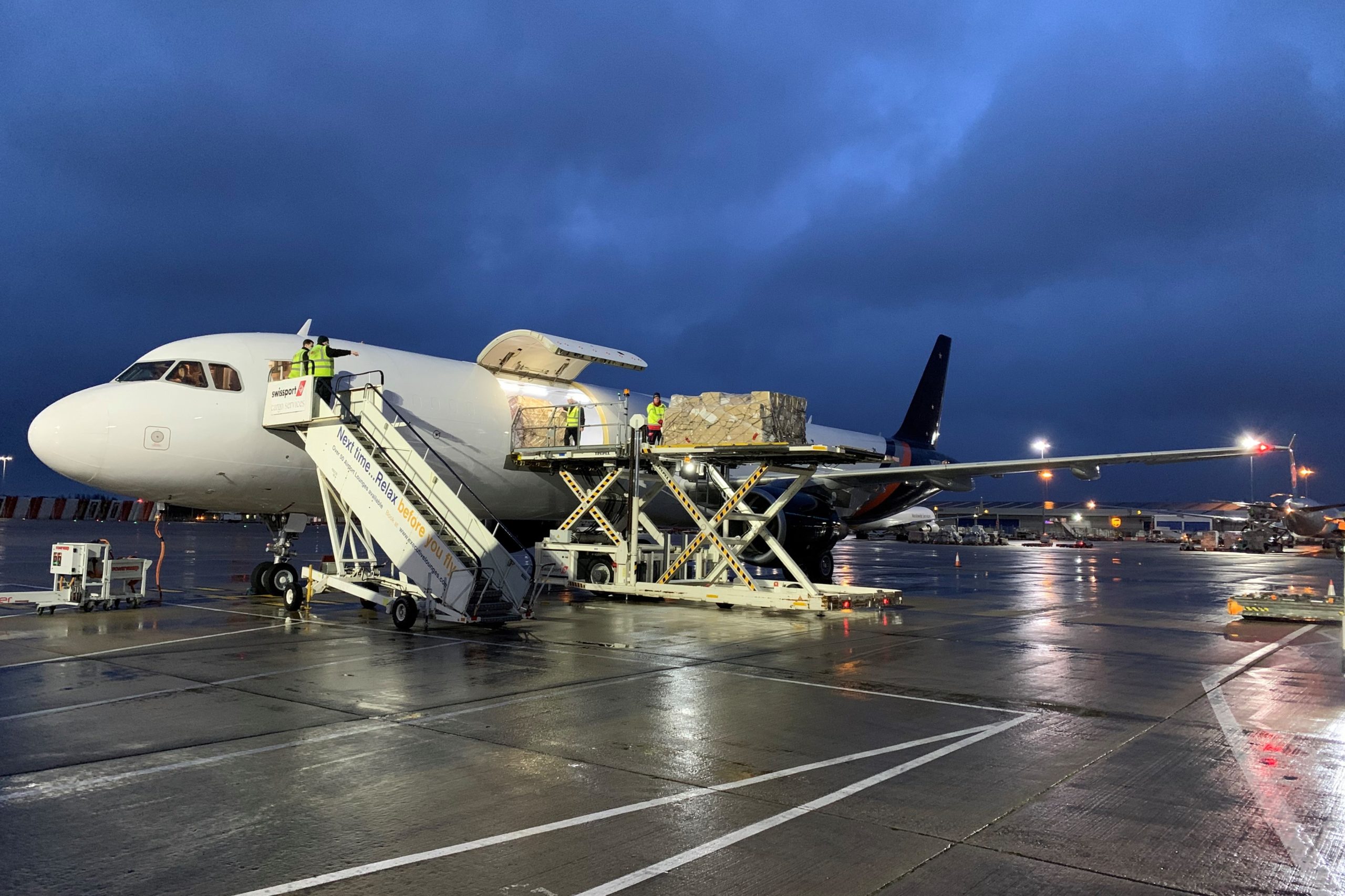 Un Airbus A321P2F de la compañía Titan Airways afectado por la directiva de la EASA