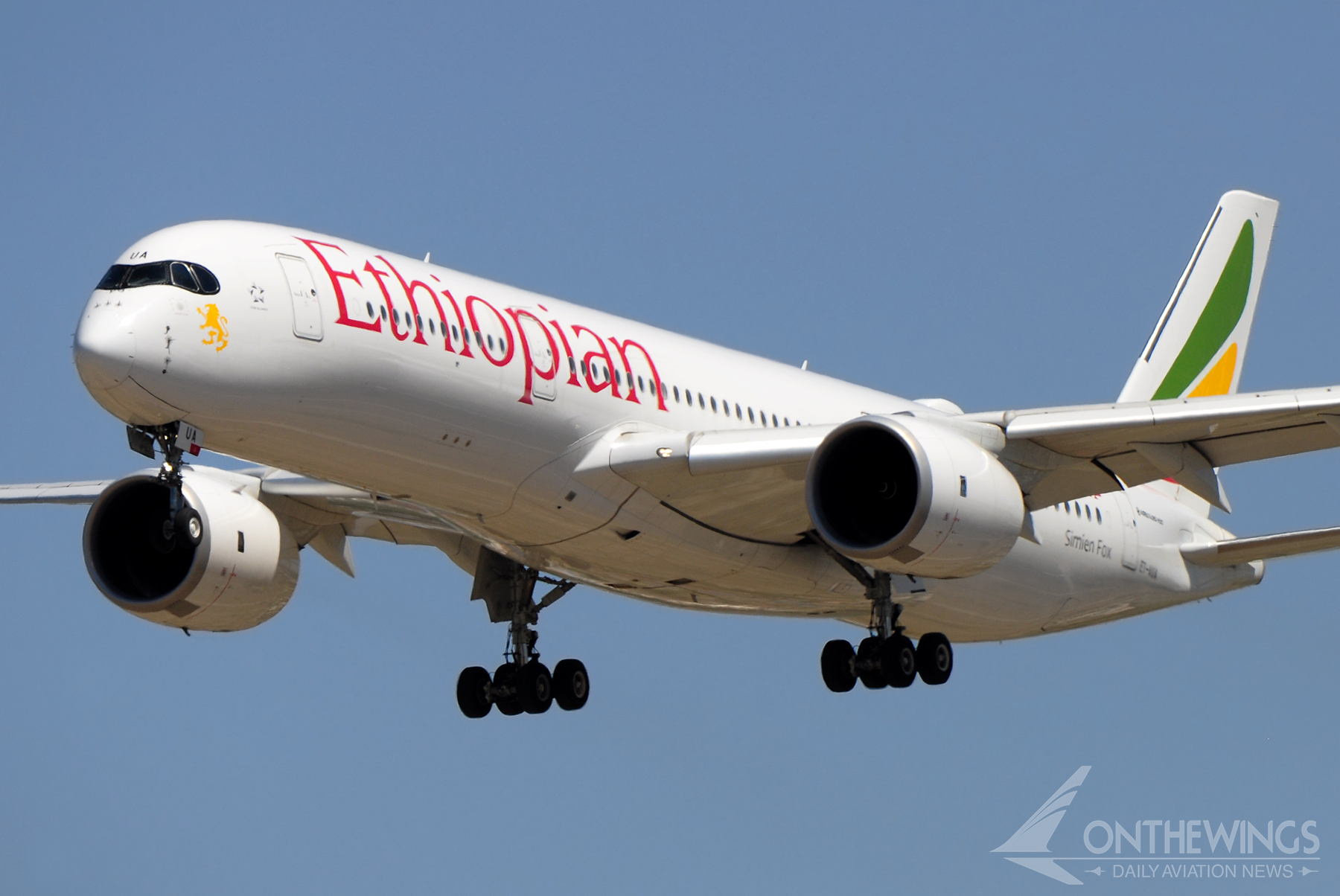 Airbus A350-900 de Ethiopian Airlines en aproximación final al aeropuerto de Madrid Barajas.