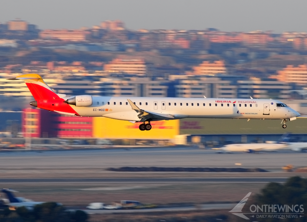 Un CRJ1000 de Air Nostrum aproximándose a la pista 32R del aeropuerto de Barajas.