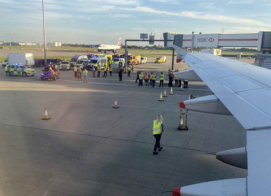 Momento de la evacuación, visto desde el Airbus A320 de British Airways. Foto: Martin Hill