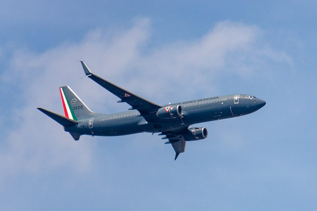 Uno de los tres Boeing 737-800 de los que dispone México en su flota militar. Foto: Jalbersr