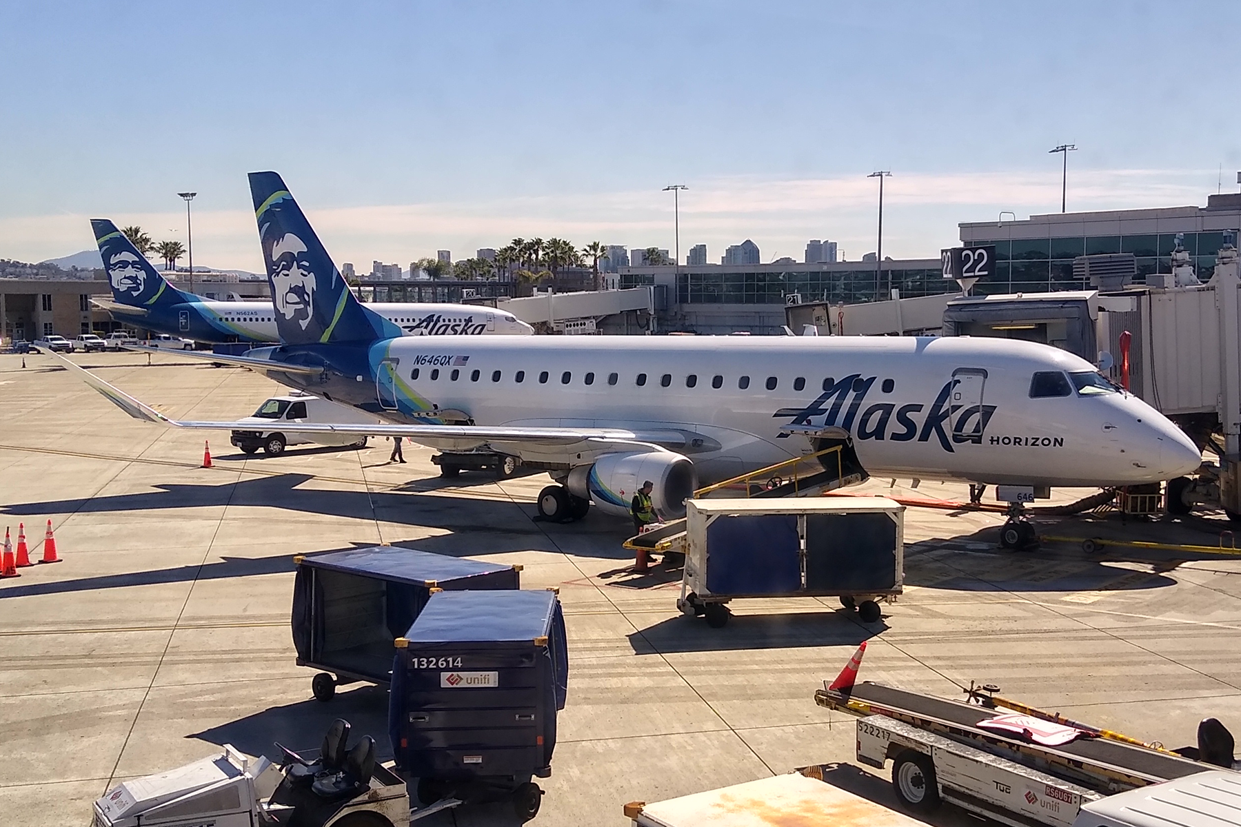 Un Embraer ERJ-175LR de Horizon Air operando para Alaska Airlines