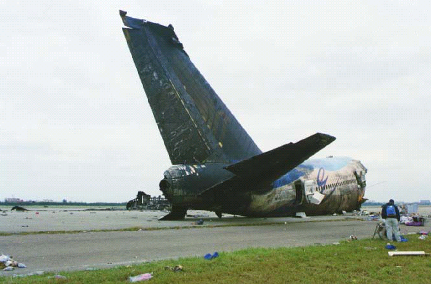 Restos del Boeing 747-400 de Singapore Airlines tras el accidente. Foto: Taiwan Transportation Safety Board.