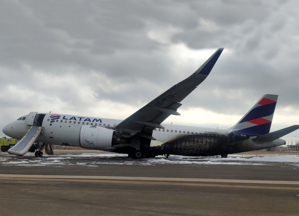 Estado en el que quedó el Airbus A320NEO de LATAM después del accidente.