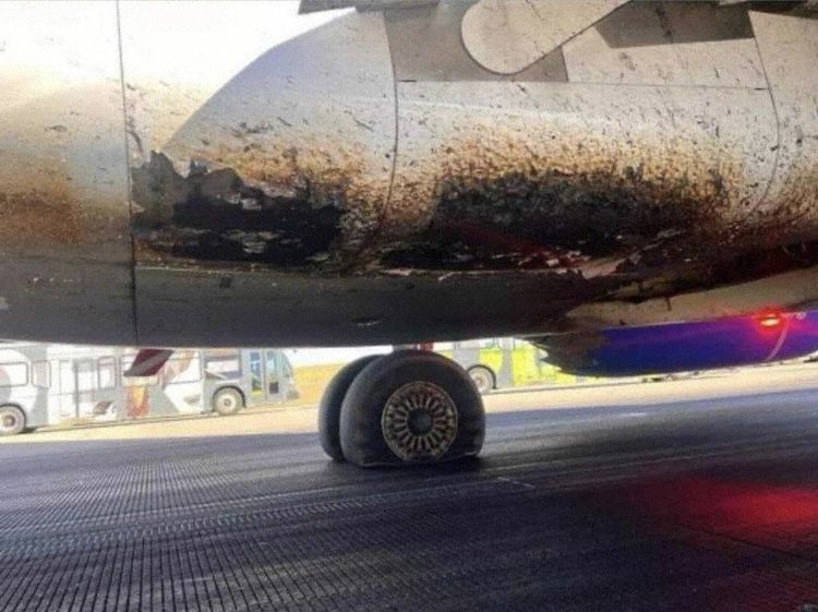 Daños en la parte baja del fuselaje del 737 MAX 9 de United
