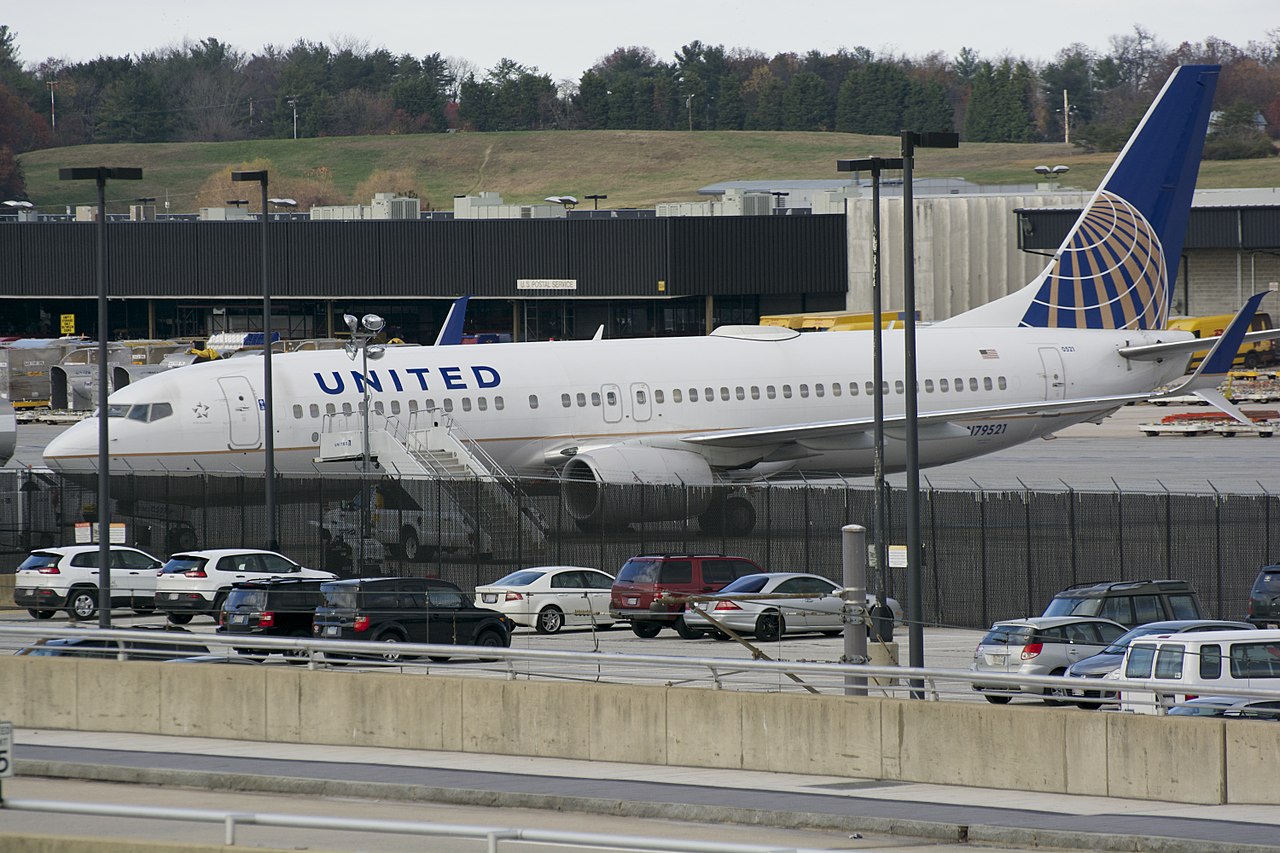 Un Boeing 737 de United en el aeropuerto de Baltimore. Foto: PlanespotterA320