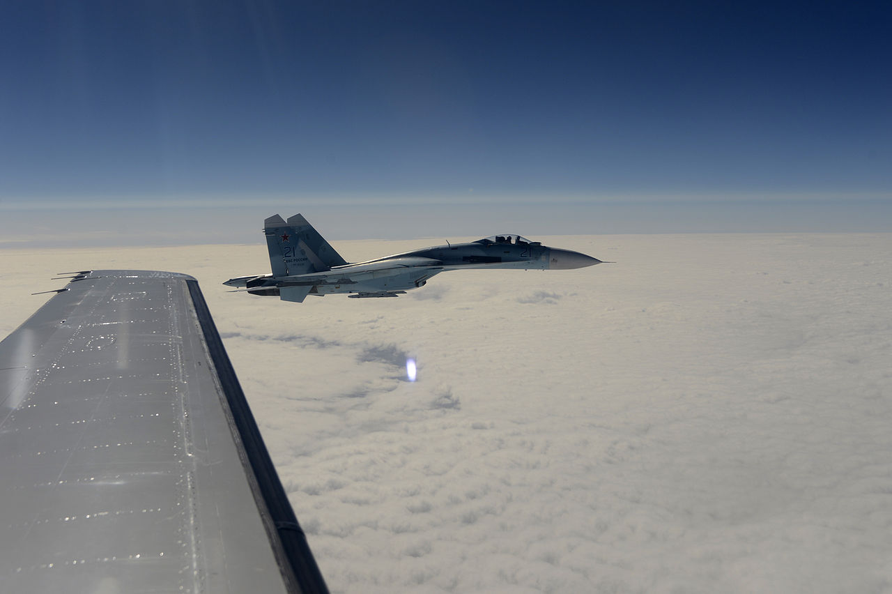 Un SU-27 ruso realizando un simulacro de interceptación de un avión civil secuestrado en Alaska. Foto: Elmendorf-Richardson Airbase (AK)