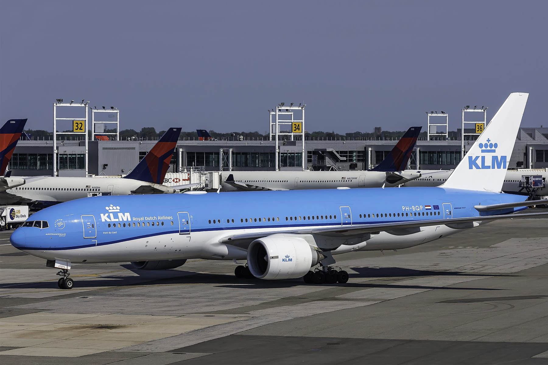 Un Boeing 777-200ER de KLM rodando por el aeropuerto JFK de Nueva York, en EEUU. Foto: Mark Bess