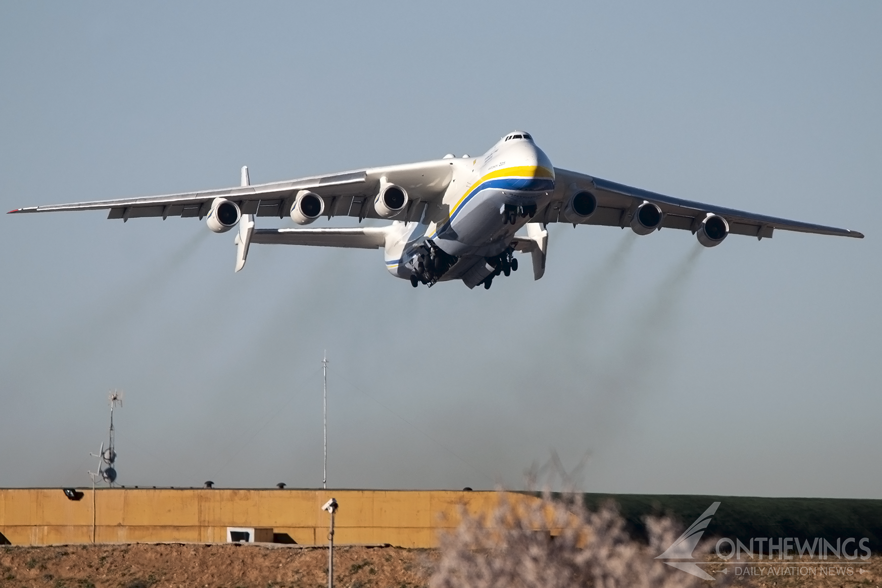 El Antonov AN-225 es uno de los aviones con más ruedas, con un total de 32 de las cuales 20 se podían dirigir.