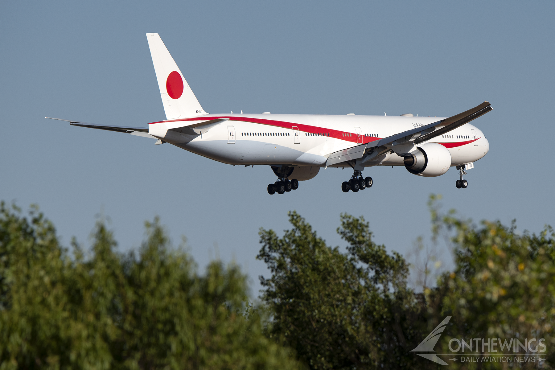 Los dos Boeing 777-300ER gubernamentales de Japón están tripulados por empleados de las JSDF pero su mantenimiento corre a cargo de JAL.