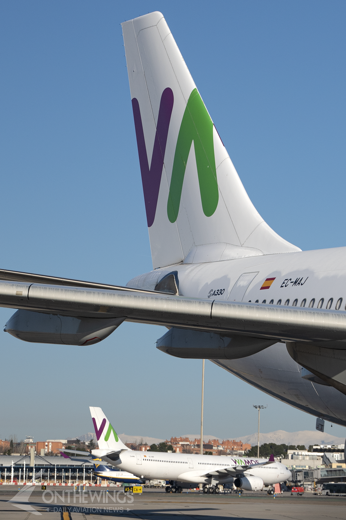 Dos A330 de Wamos Air: en primer plano, un Airbus A330-200 y al fondo un A330-300. Son los dos modelos que opera actualmente la compañía.