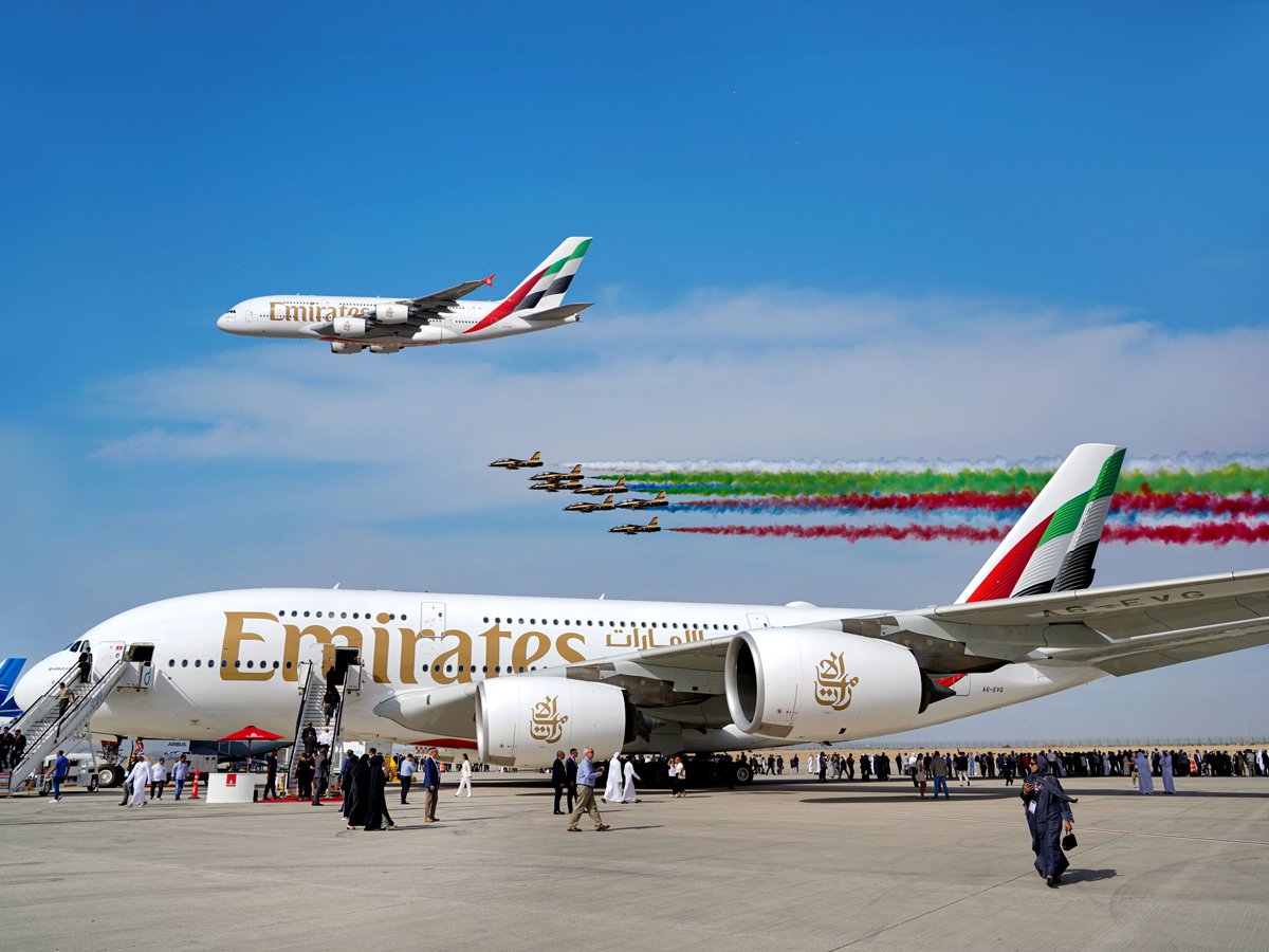 Parte del show aéreo del Dubai Airshow, protagonizado por el Airbus A380 de Emirates y la patrulla acrobática Al Fursan. Foto: Dubai Airshow official