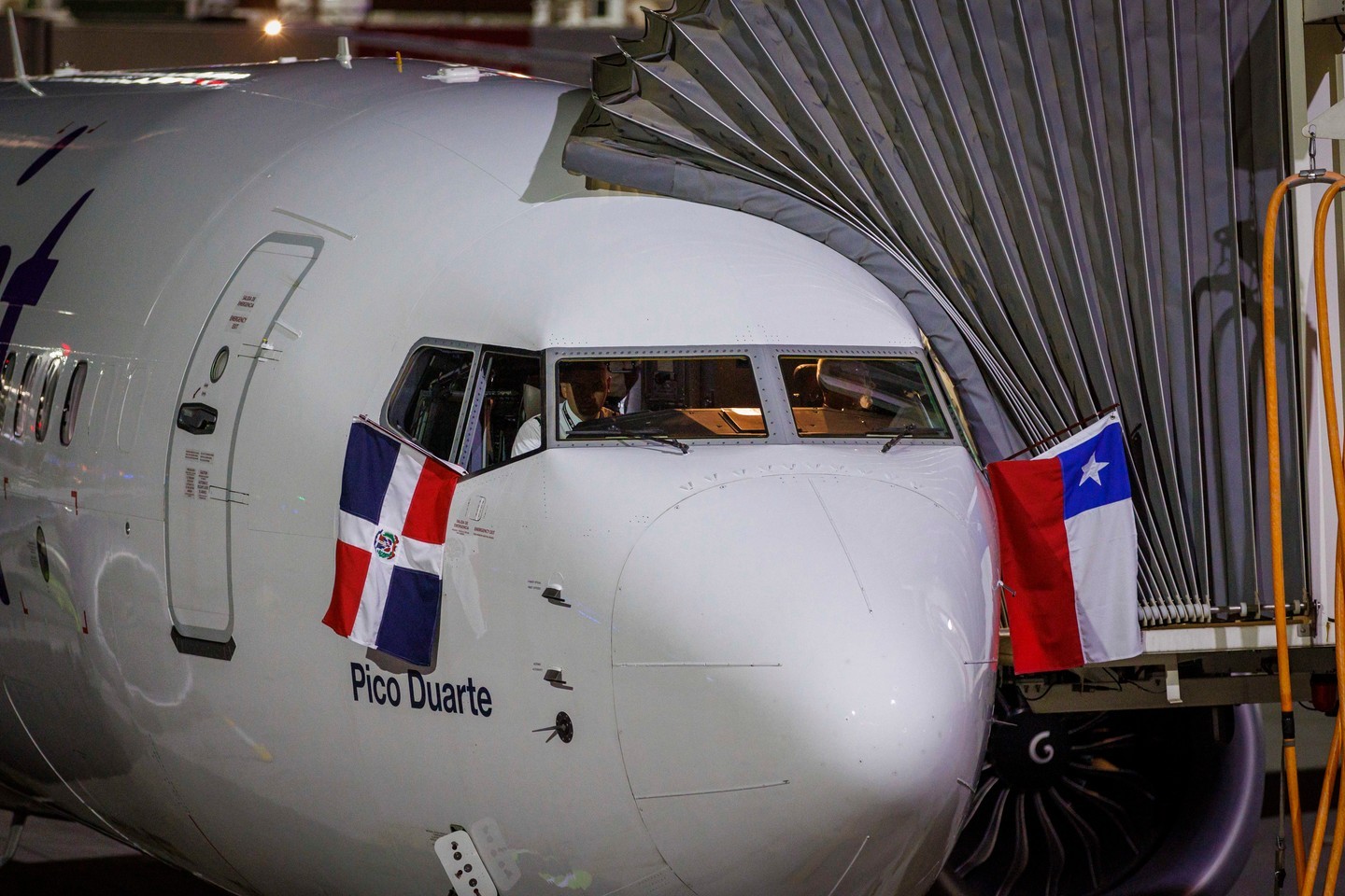 El Boeing 737 MAX8 de Arajet encargado del primer vuelo tras su llegada al aeropuerto de Santiago de Chile. Foto: Arajet