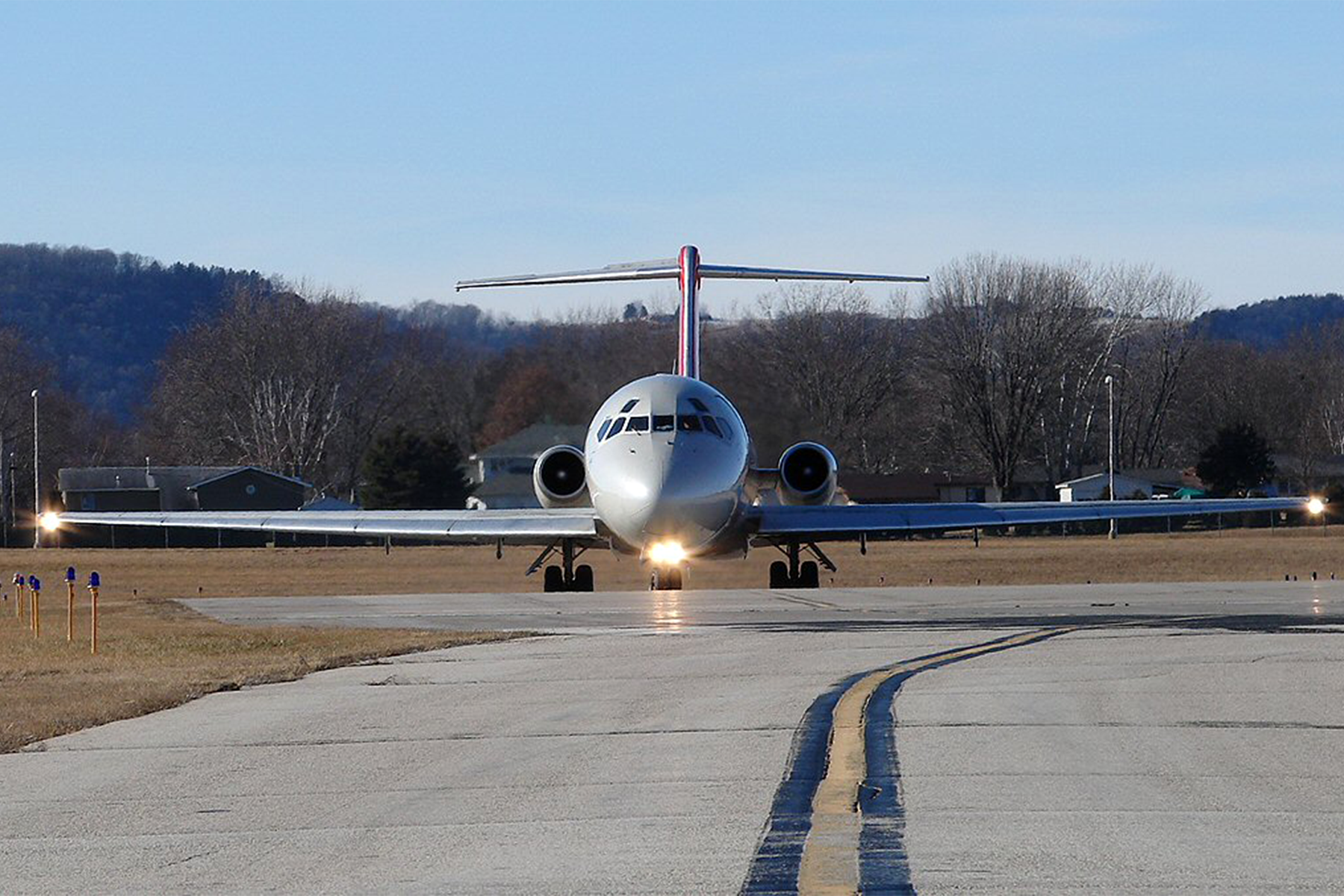 Vista frontal de un DC-9, el modelo que opera Aeronaves TSM en México. Foto: Cory W. Watts