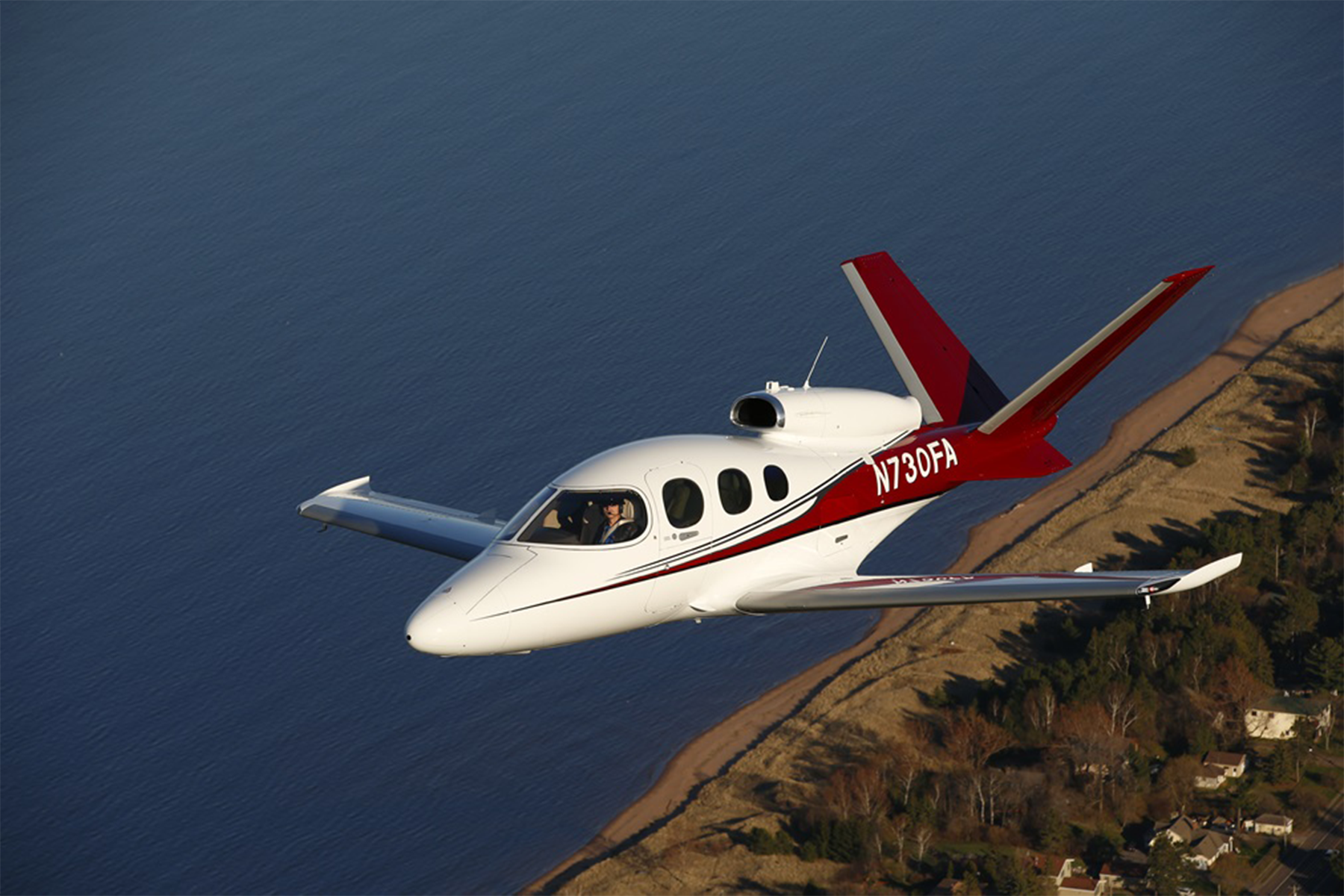 Uno de los primeros Cirrus SF50 Vision Jet en vuelo. Foto: Cirrus