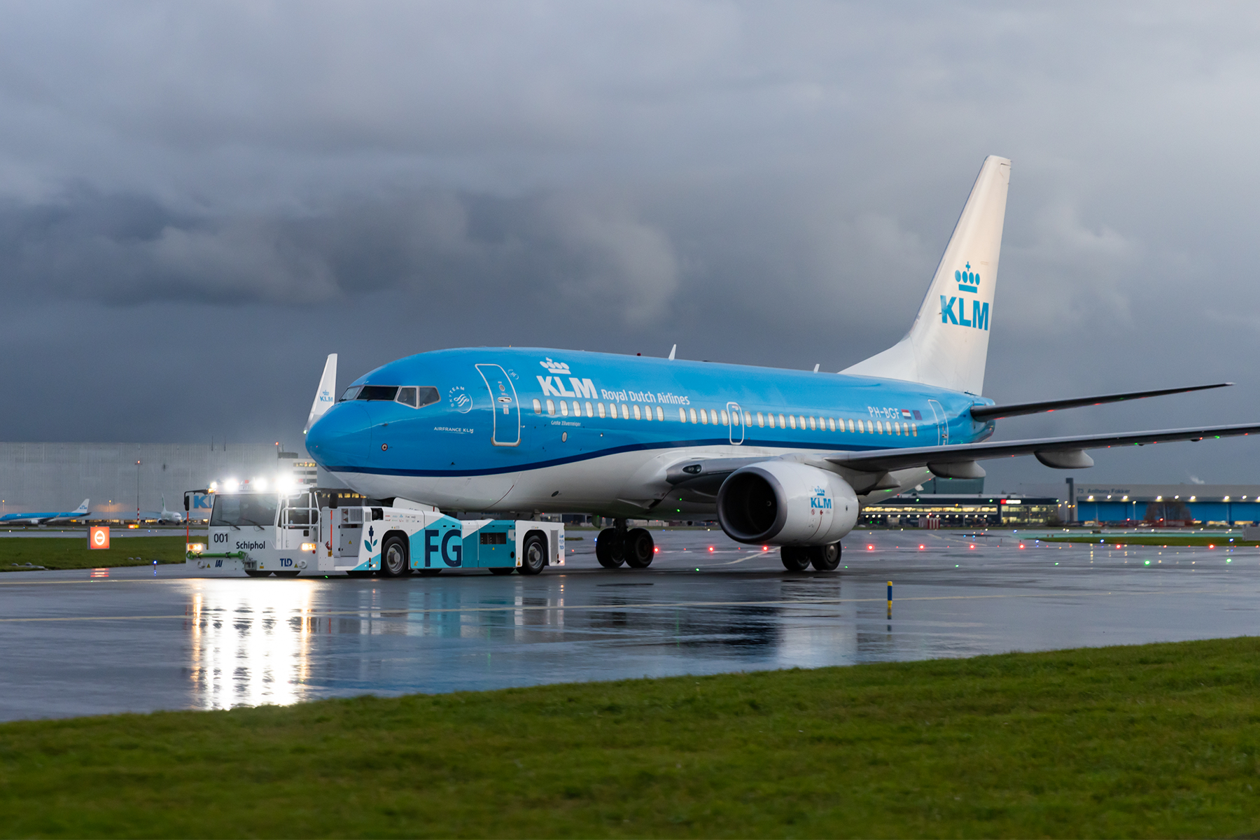 Un Boeing 737-700 de KLM en el aeropuerto de Schiphol. Foto: KLM Media