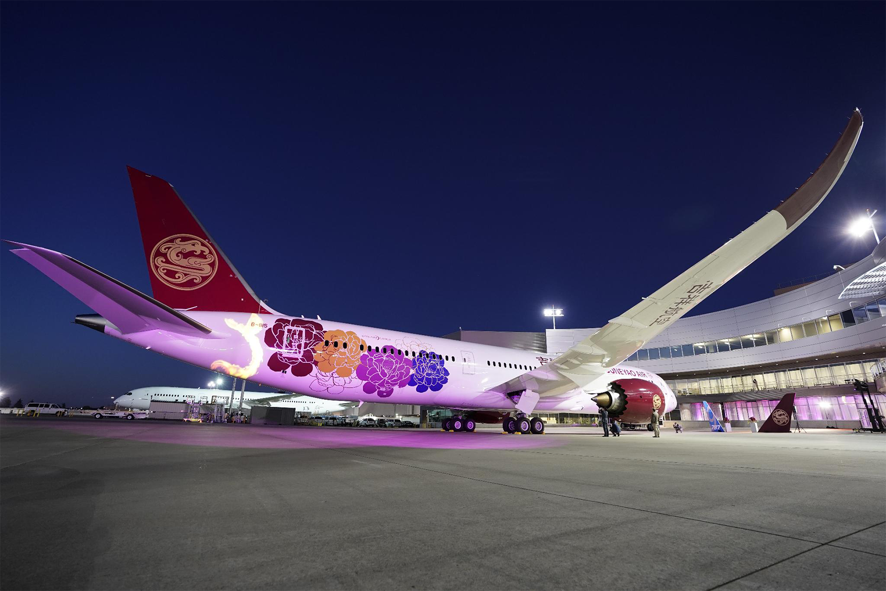 Foto de la ceremonia de entrega del primer 787-9 de Juneyao Airlines en 2018 en las instalaciones de Boeing en Everett. Foto: Boeing