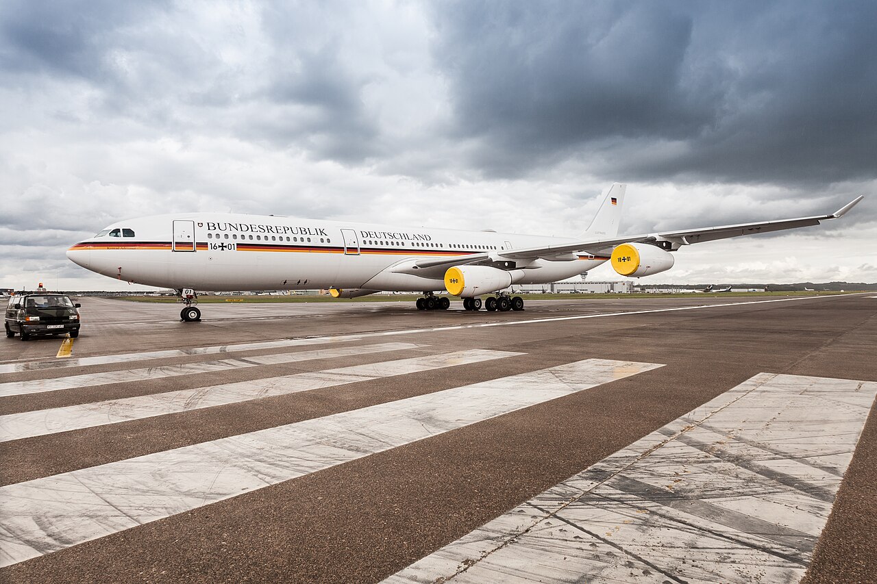 El último A340-300 que aún posee Alemania es el 16+01 que se averió en Oriente Medio. Foto: Snifjaku