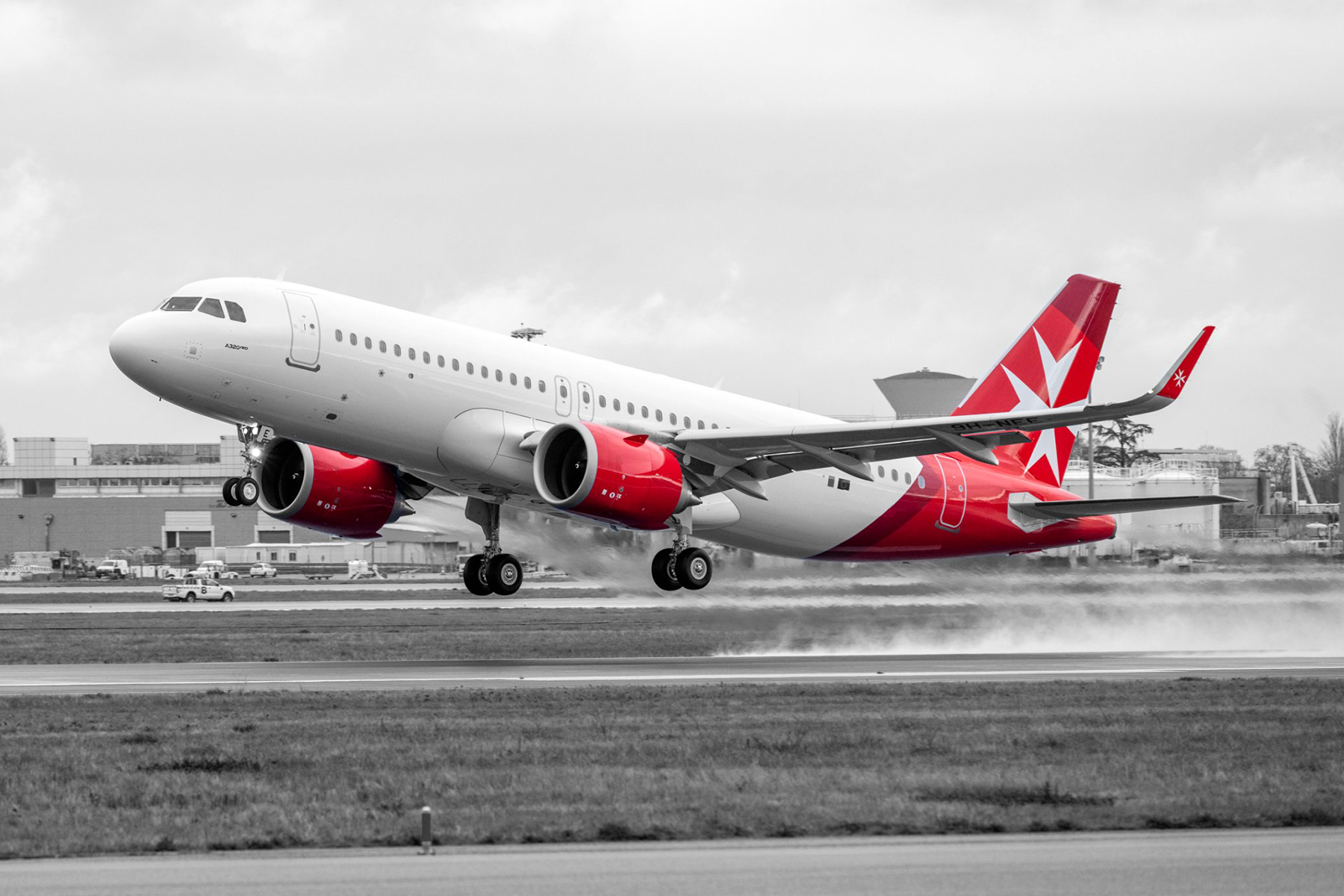 La imagen de la nueva compañía ha sido difundida por la propia aerolínea en una foto de uno de los 8 A320NEO que operarán. Foto: KM Malta Airlines