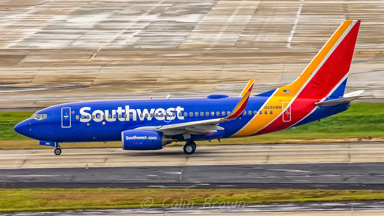 El 737 de Southwest Airlines involucrado en este accidente ahora lleva la matrícula N286WN y los nuevos colores de la aerolínea. Foto: Colin Brown