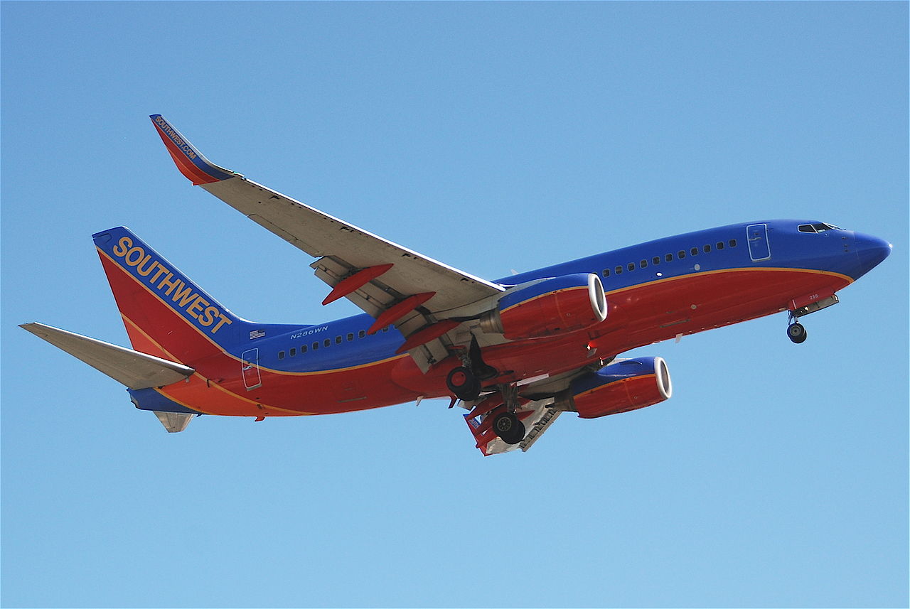 El 737-700 de Southwest Airlines llevaba la antigua librea de la compañía antes del accidente, aunque en esta foto del 2011 ya está con su nueva matrícula N286WN. Foto: Aero Icarus