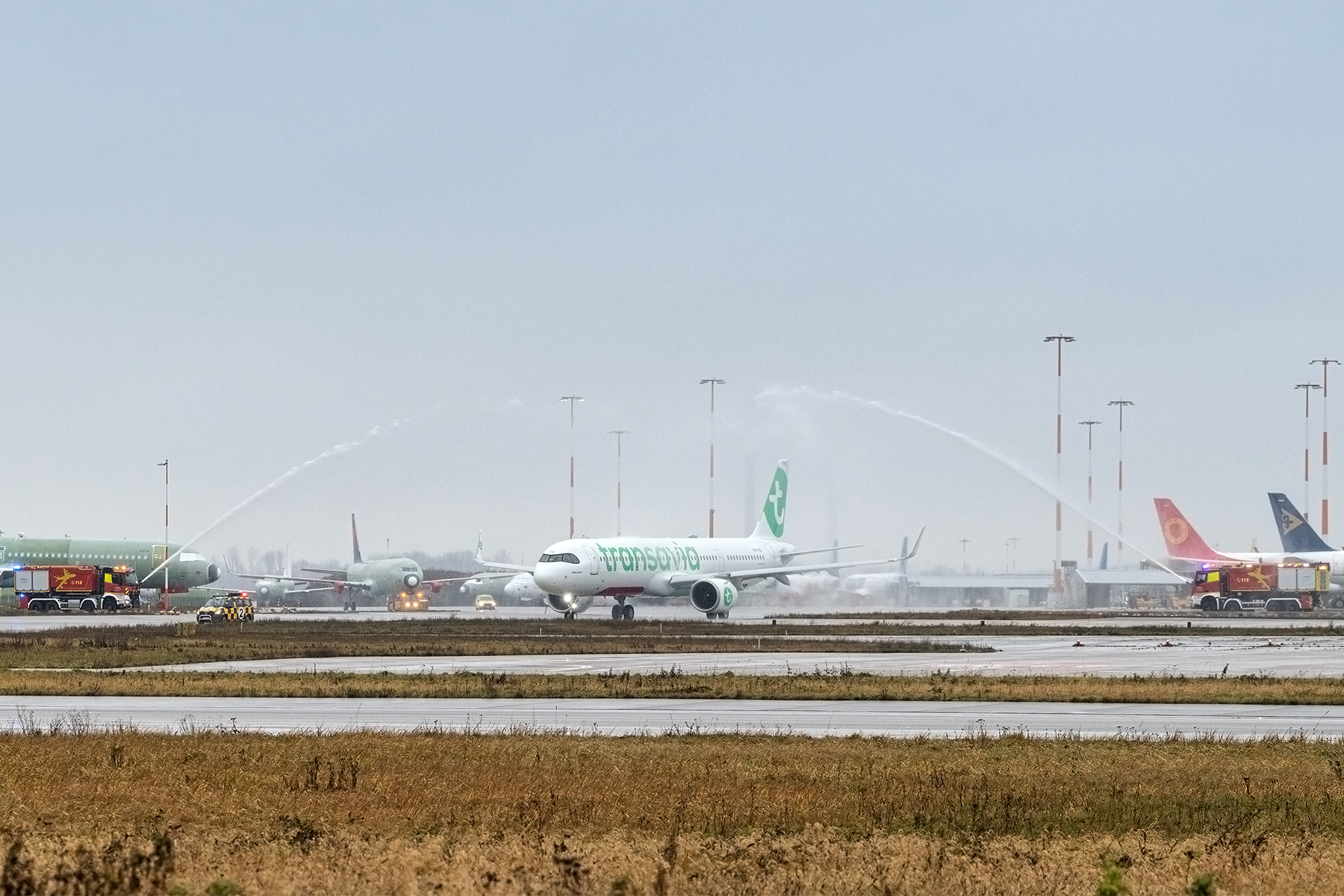 El primer A321NEO de Transavia fue despedido de Hamburgo con el tradicional arco de agua. Foto: Airbus