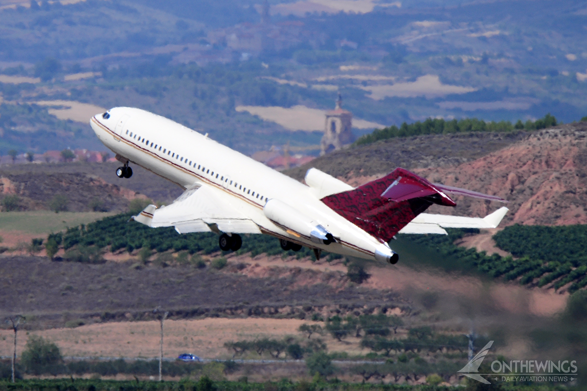 Uno de los últimos 727 privados despegando desde Vitoria hace unos años.