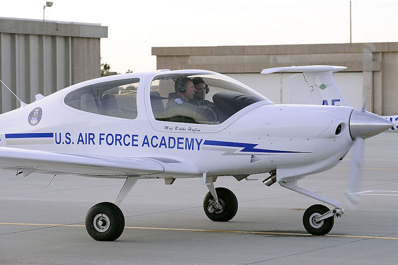 Incluso la academia de la USAF utiliza el DA-40 como avión de entrenamiento básico bajo la denominación militar T-52A. Foto: Mike Kaplan.