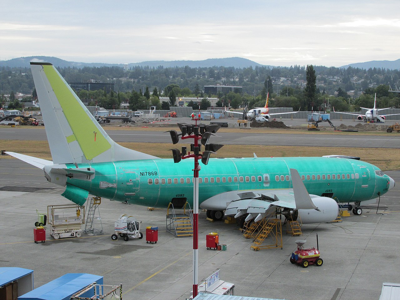 La forma curva de los flaps del 737 permite que sean utilizados como rampa de evacuación. Foto: Robert Ashworth